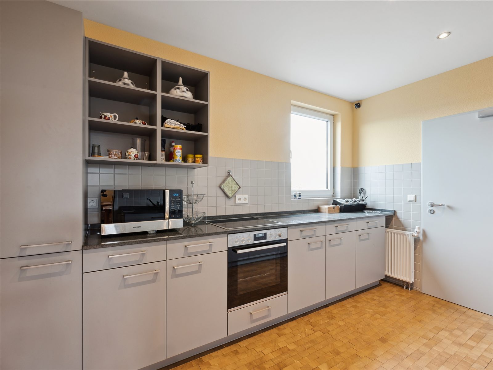 Shared kitchen with hob, oven and microwave