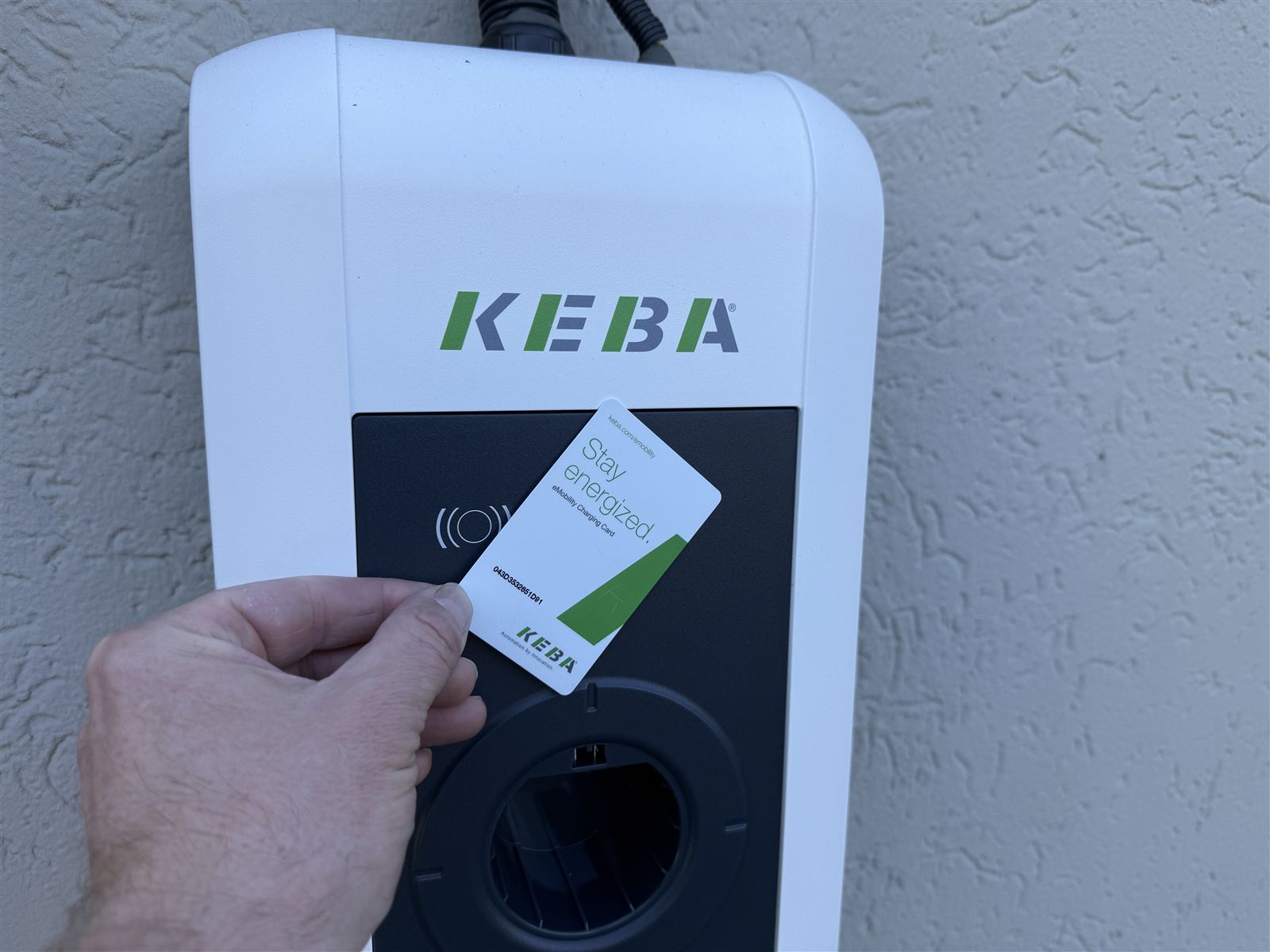 Hold the charging card to the Keba wallbox to start charging